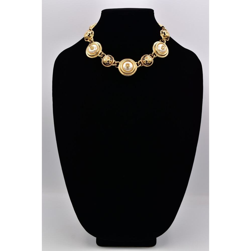 Givenchy Vintage Runway Logo Pearl Necklace Gold Medallion Statement 1980s BinBH - Picture 3 of 12